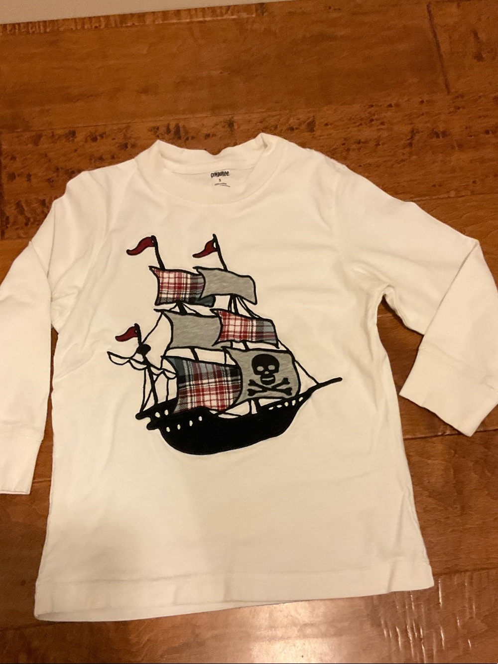 Gymboree White Long-Sleeve Tee with Pirate Ship embroidery size 5